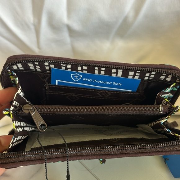 Very Bradley Rainforest Grab and Go Wristlet (NWT) - Picture 2 of 4